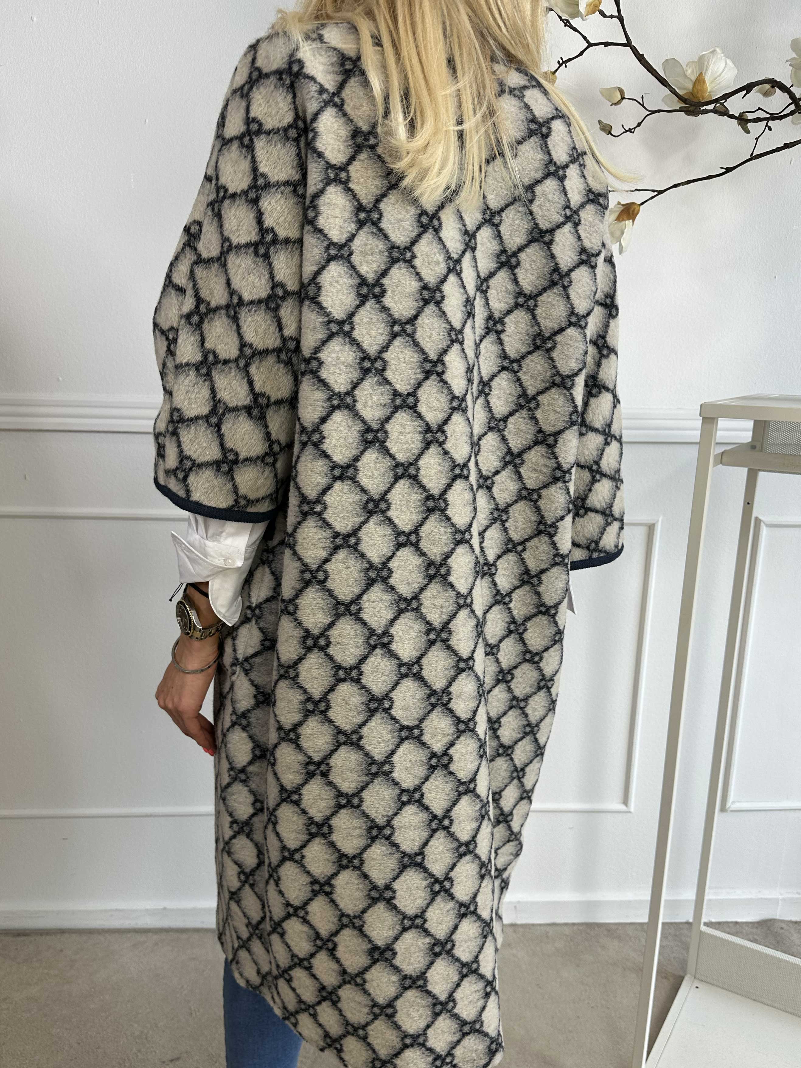 Arianna - Mönstrad kappa med ullfoder